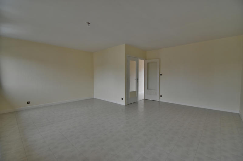 Local commercial - 286 m² - 9 pièces