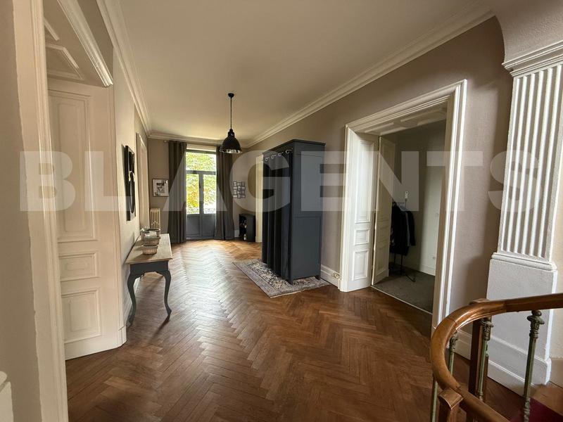 Demeure - 390 m² - 5 pièces