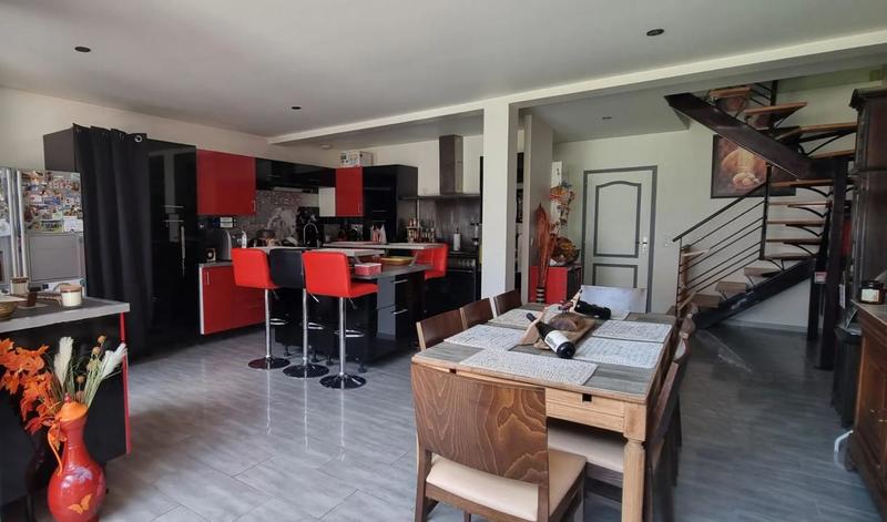 Maison - 206 m² - 7 pièces