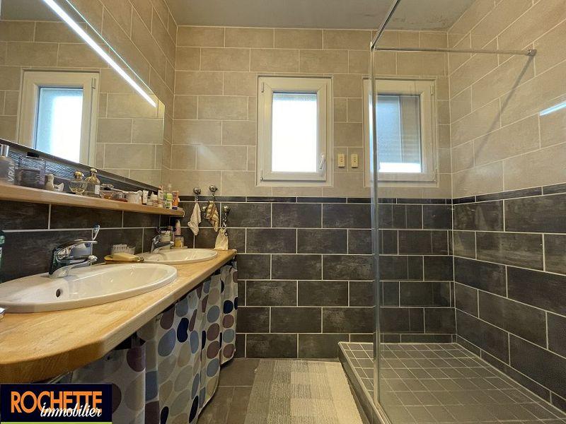 Maison traditionnelle - 174 m² - 6 pièces