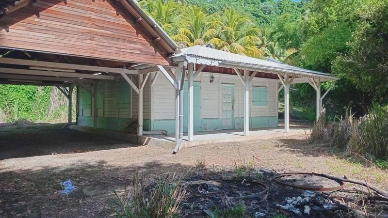 Maison de bois - 1 211 m² - 8 pièces