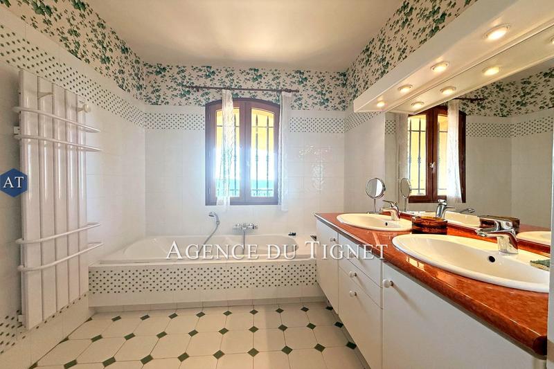 Maison - 217 m² - 7 pièces