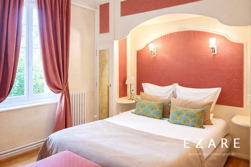 Maison - 460 m² - 14 pièces