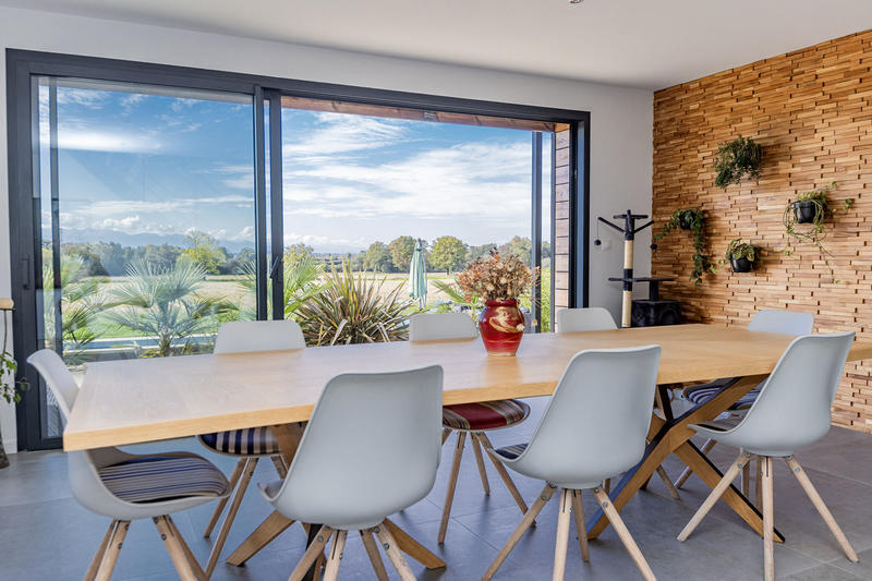 Maison - 345 m² - 10 pièces