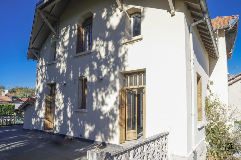 Maison - 190 m² - 8 pièces