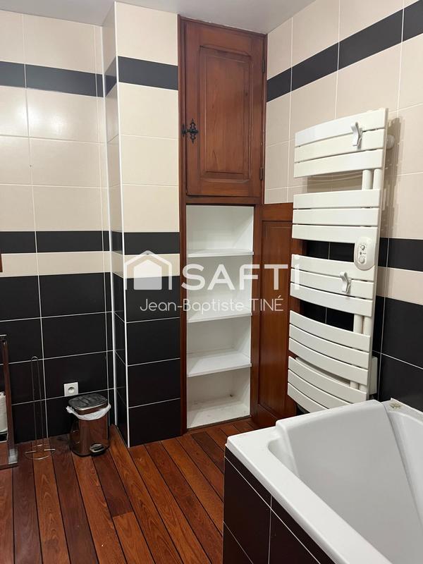 Maison - 303 m² - 7 pièces