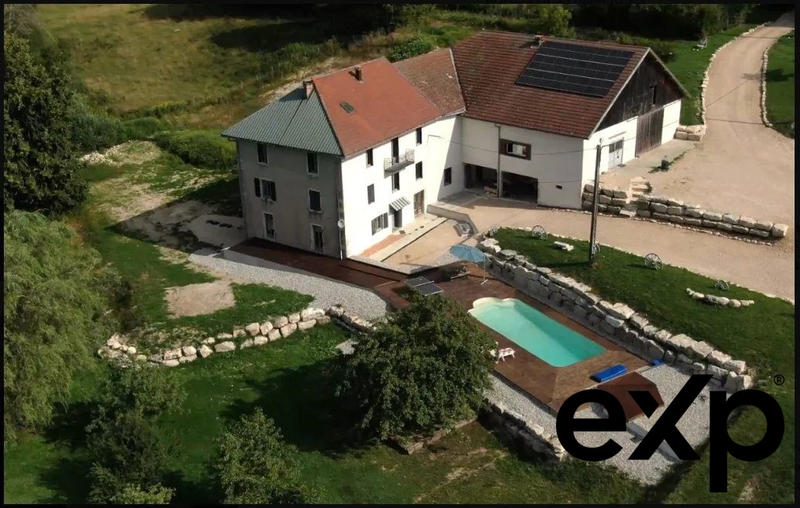 Maison - 240 m² - 6 pièces