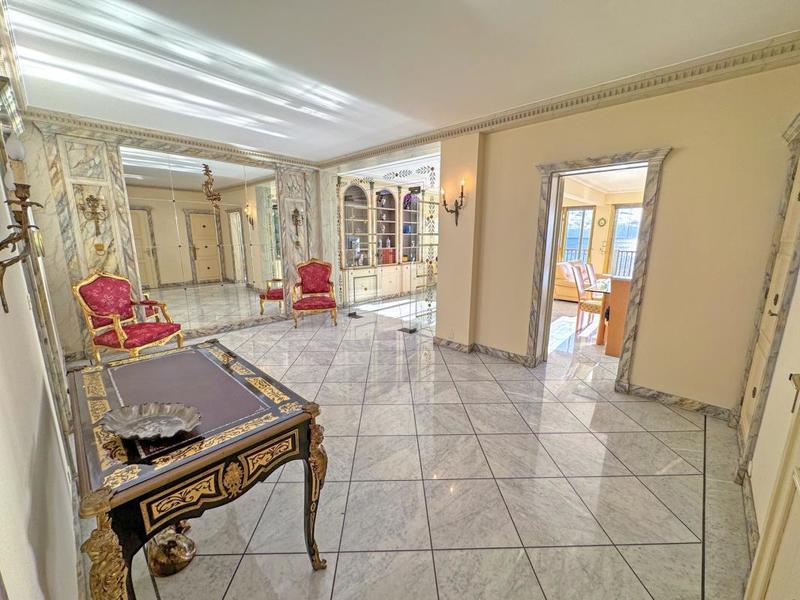 Appartement - 174 m² - 6 pièces