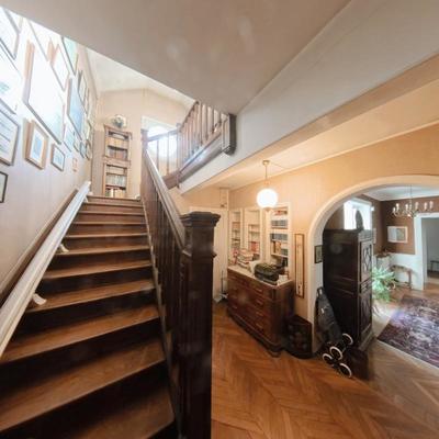 Maison - 220 m² - 8 pièces