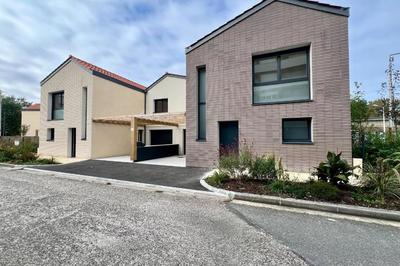 Maison - 102 m² - 4 pièces