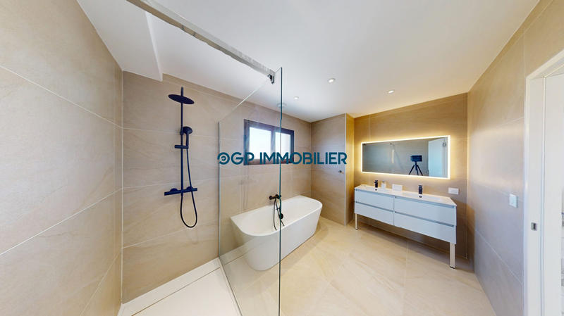 Maison contemporaine - 179 m² - 6 pièces