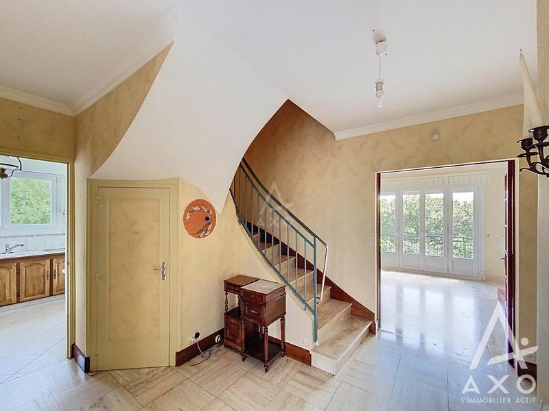 Maison - 228 m² - 7 pièces