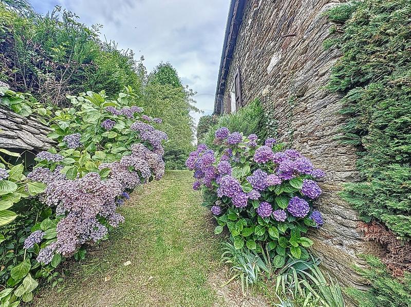 Propriété - 420 m² - 10 pièces