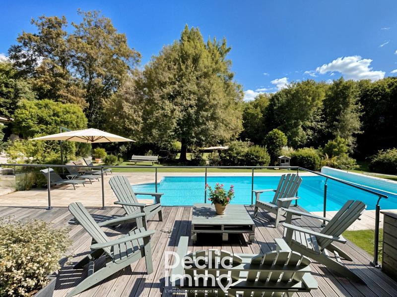 Maison - 275 m² - 9 pièces