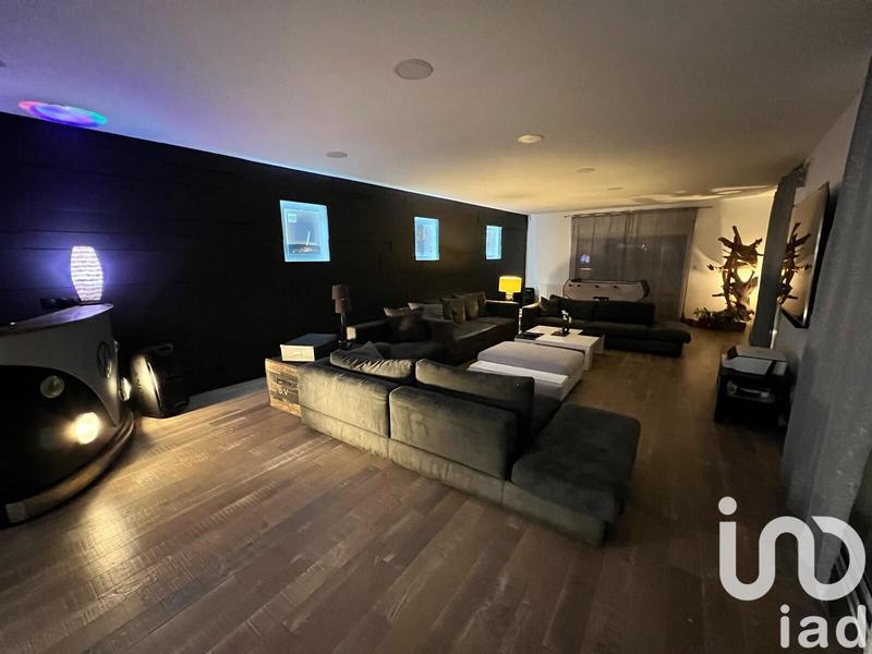 Maison - 236 m² - 9 pièces