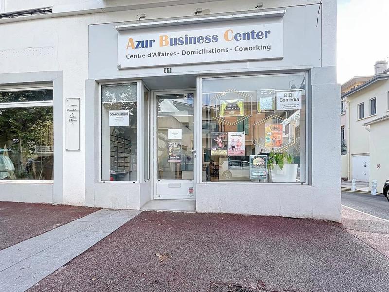 Local commercial - 107 m² - 4 pièces