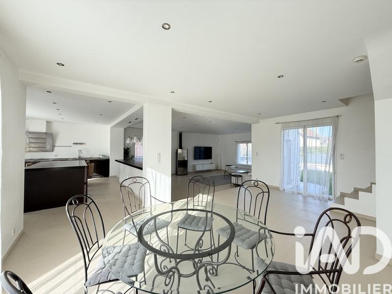 Maison - 226 m² - 7 pièces