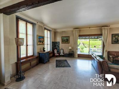 Propriété - 312 m² - 12 pièces