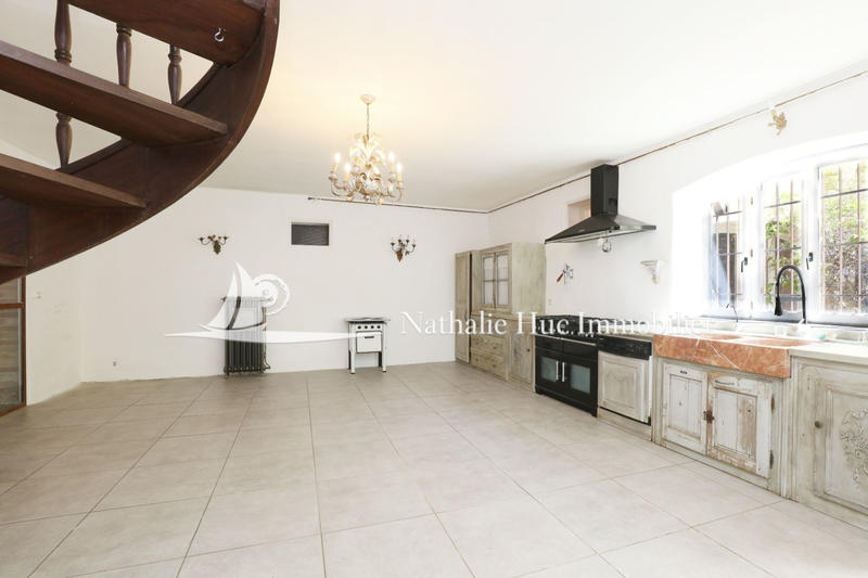 Propriété - 956 m² - 20 pièces