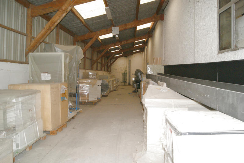 Entrepôt - 1 200 m²