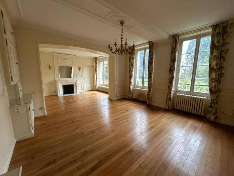 Maison - 338 m² - 10 pièces