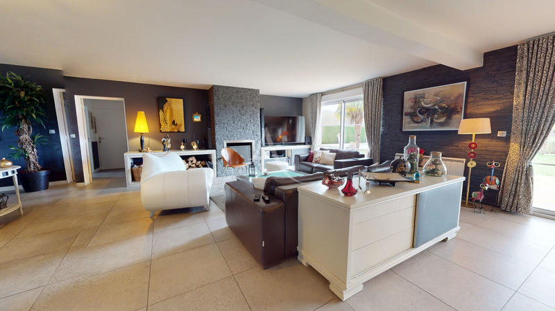 Maison - 250 m² - 7 pièces