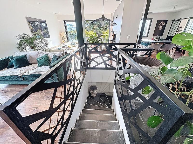 Maison - 207 m² - 7 pièces