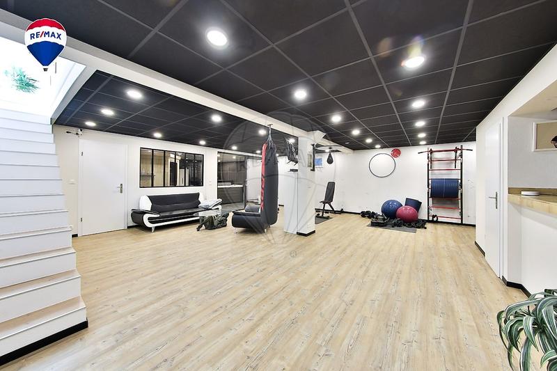 Maison - 348 m² - 7 pièces