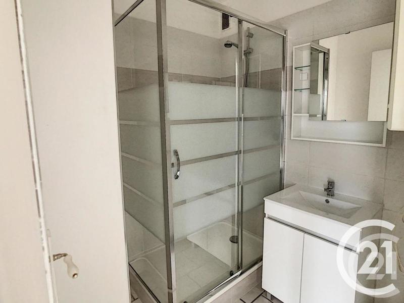 Studio - 30 m² - 1 pièce