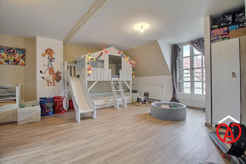 Maison - 192 m² - 7 pièces