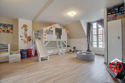 Maison - 192 m² - 7 pièces