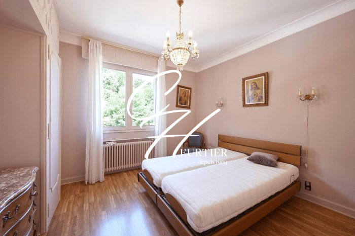 Maison traditionnelle - 187 m² - 6 pièces