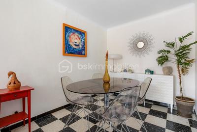 Demeure - 201 m² - 8 pièces