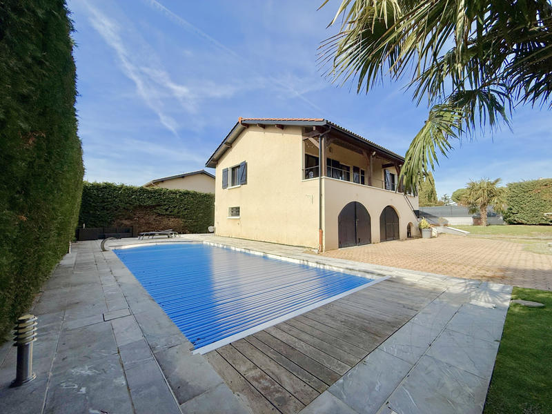 Maison traditionnelle - 179 m² - 6 pièces