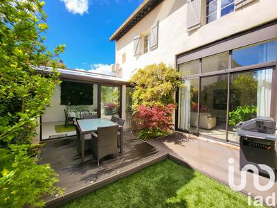 Maison - 243 m² - 8 pièces