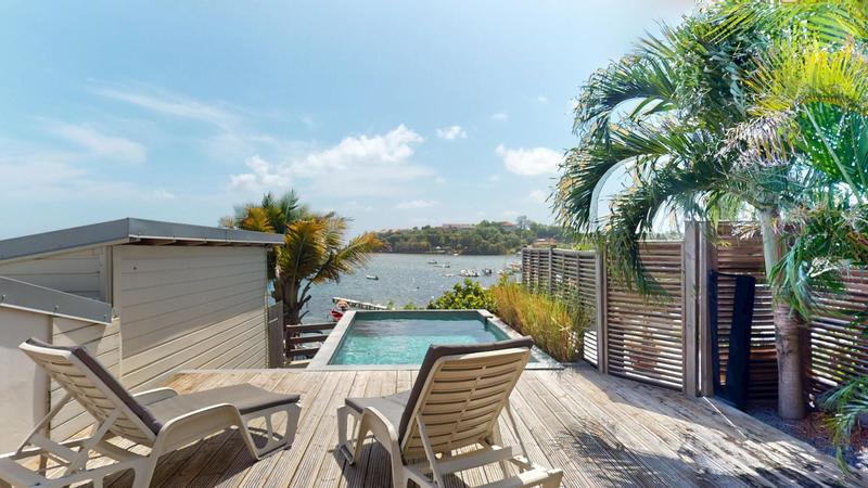 Maison - 270 m² - 9 pièces