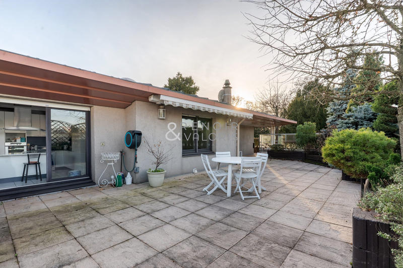 Appartement - 240 m² - 7 pièces