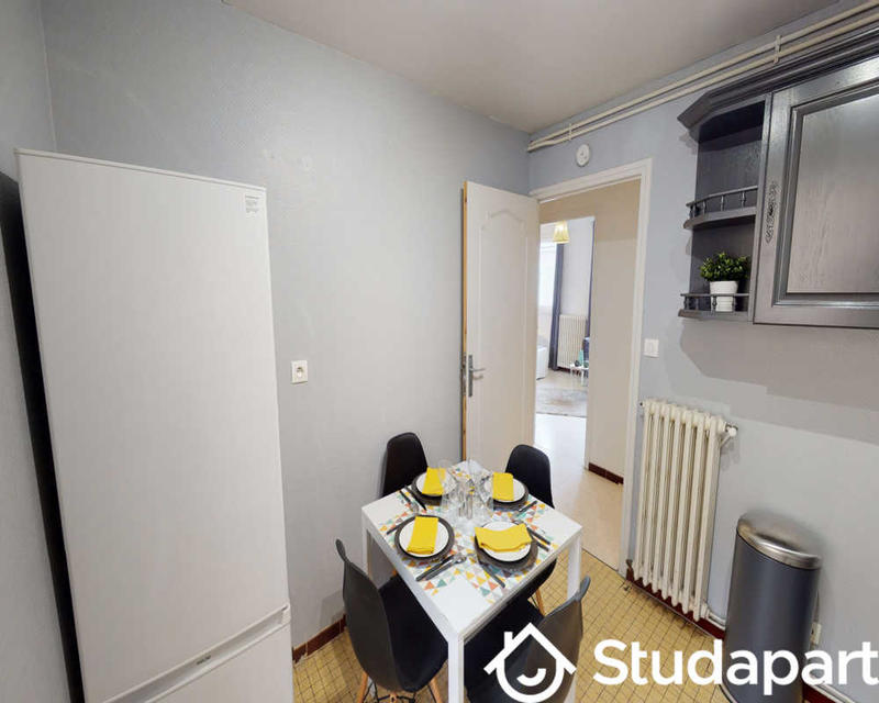 Chambre - 80 m² - 1 pièce