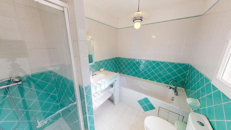 Maison - 180 m² - 8 pièces