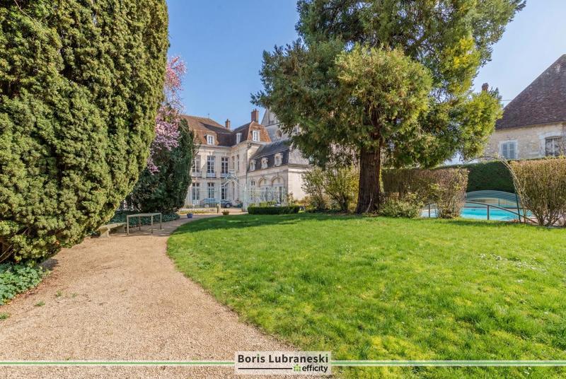 Hôtel particulier - 1 200 m² - 20 pièces