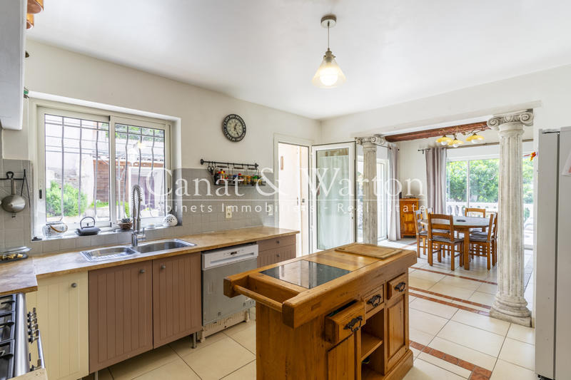 Villa - 250 m² - 9 pièces