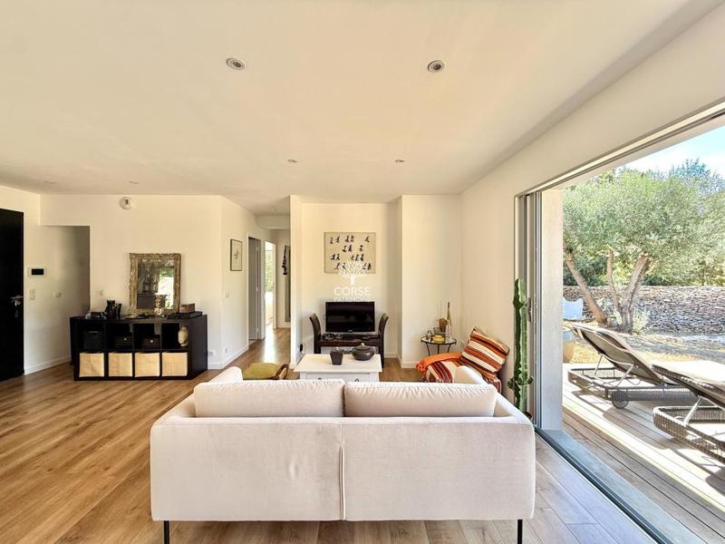 Maison - 98 m² - 5 pièces