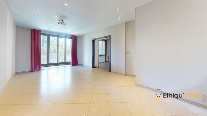 Maison - 390 m² - 20 pièces