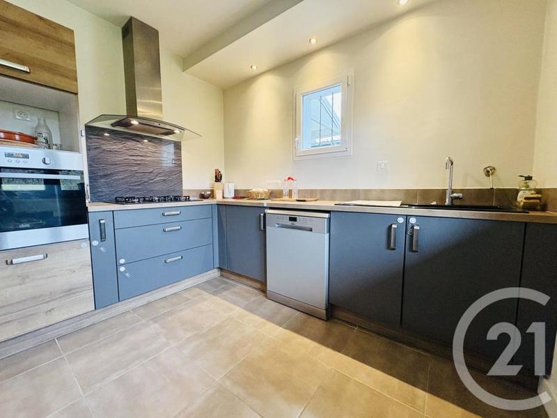 Maison - 96 m² - 5 pièces