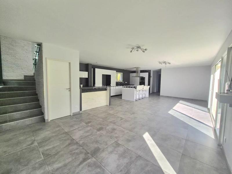 Maison - 179 m² - 7 pièces