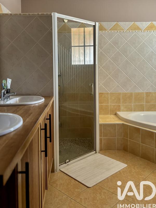 Maison - 297 m² - 11 pièces