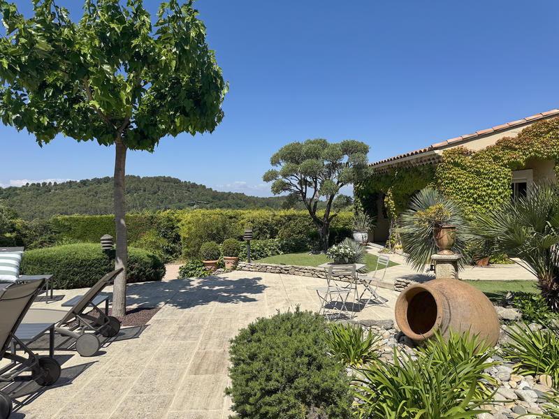 Villa - 250 m² - 6 pièces