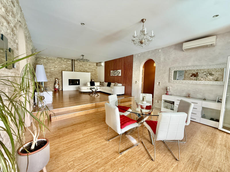 Maison - 300 m² - 5 pièces