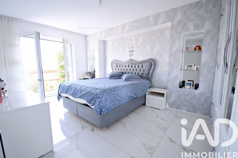 Maison - 211 m² - 8 pièces