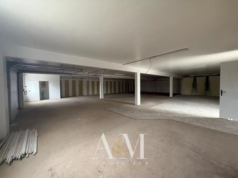 Parking / Garage - 250 m²